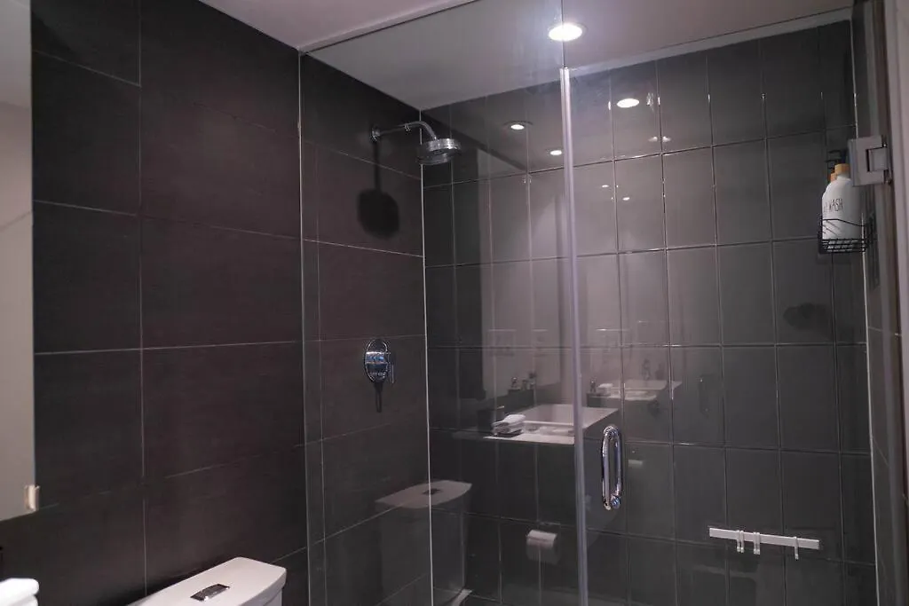 Beautiful And Central 3 Bedroom Condo With Parking Τορόντο Διαμέρισμα