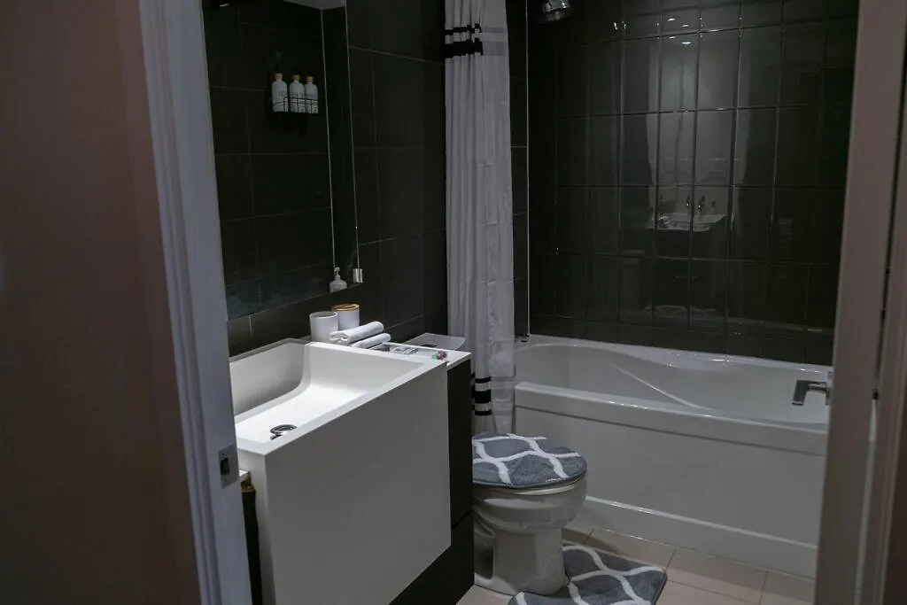 Διαμέρισμα Beautiful And Central 3 Bedroom Condo With Parking Τορόντο Καναδάς
